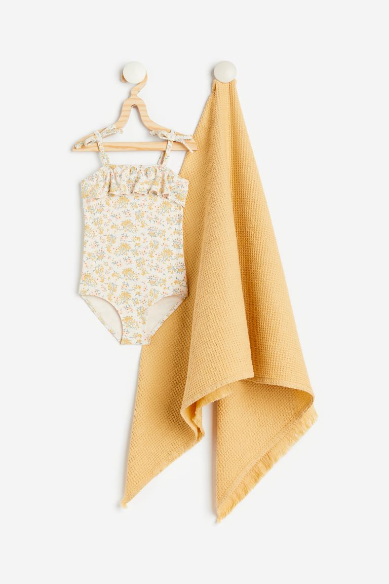 Splash into Style: H&M's Exclusive Swimsuit and Towel Set for Kids!
